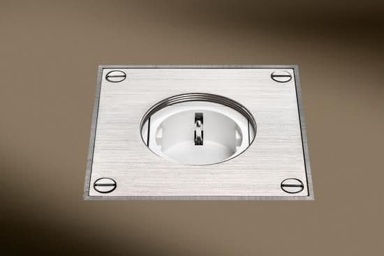 Prise de sol SCHUKO  IP64 - 2 pôles + T EU vue 1