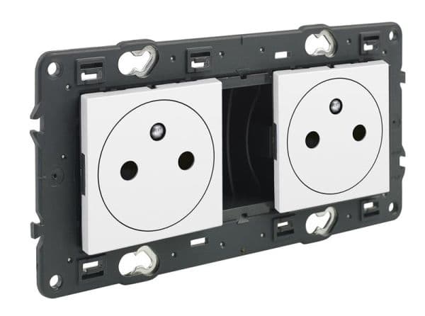 Valena prise 2 x 2 pôles + T précâblée affleurant appareil complet Blanc à vis vue 1