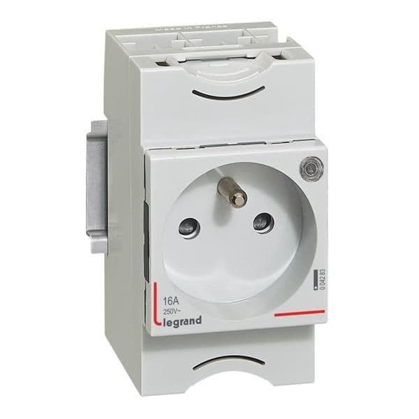 Prise de courant - 10 / 16A 250V - 2 pôles + T voy - 2.5 modules vue 1