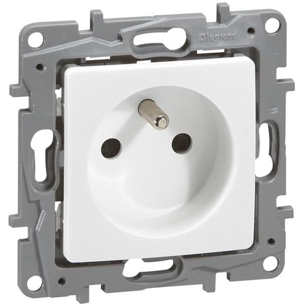 Niloé prise 2 pôles + T 230V bornes automatiques à griffes Blanc vue 1