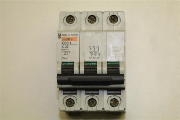 Disjoncteur modulaire Multi 9 - C60H - 3 pôles 20A courbe C vue 1