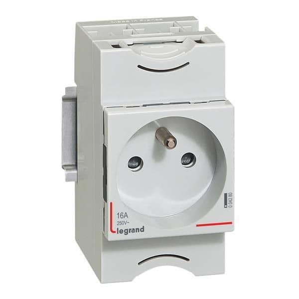 Prise de courant - 10 / 16A 250V - 2 pôles + T - 2.5 modules vue 1