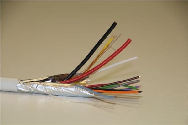 Câble d'alarme 2 x 0.75 + 10 x 0.22 Lsoh en rouleau de 100m classe CPR: CCA s1d1a1 vue 1