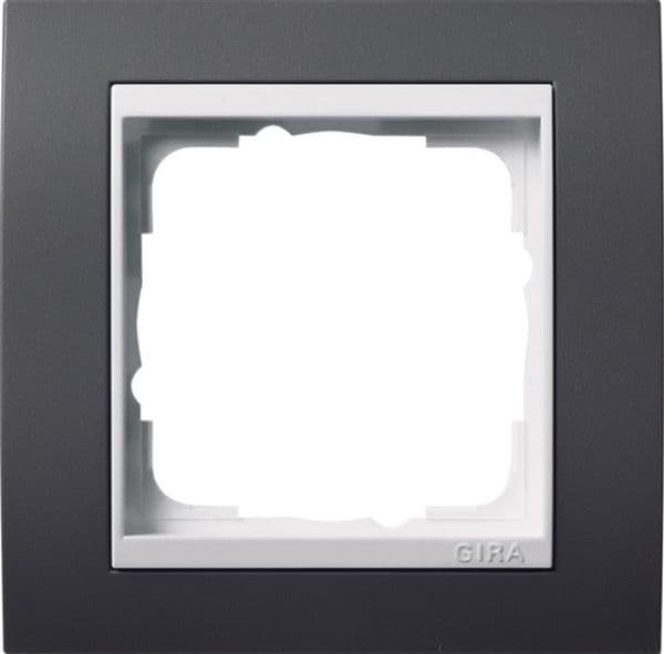 Cadres de finition Gira Event Anthracite avec cadre intermédiaire Blanc brillant Anthracite avec vue 1