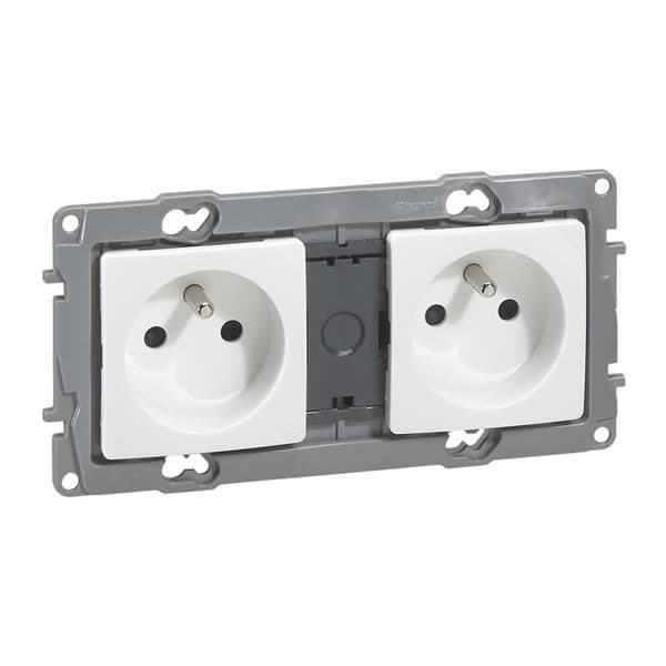 Niloé prise 2 x 2 pôles + T précâblée 16A bornes automatiques Blanc à vis vue 1