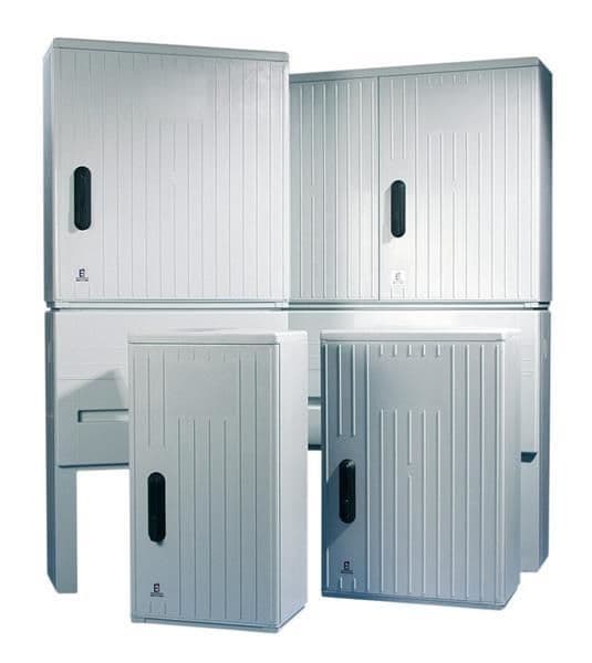 Kit armoire DIN0 avec socle, plaque de montage et clé vue 1