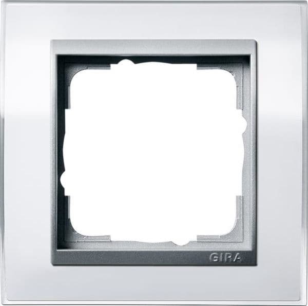 Cadres de finition Gira Event Clear Blanc avec cadre intermédiaire teinte Alu Blanc avec cadre vue 1