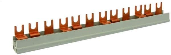 Barrette isolée à fourchettes 16mm² - 4 pôles - 2 pôles sans embouts vue 1