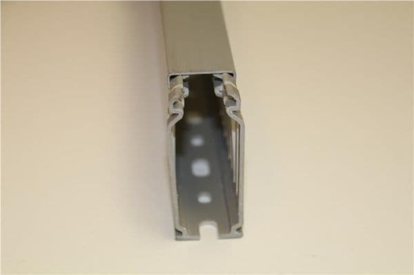 Goulotte de câblage type s lamelles 4 / 6 / 4 dimensions 40 x 80 vue 1