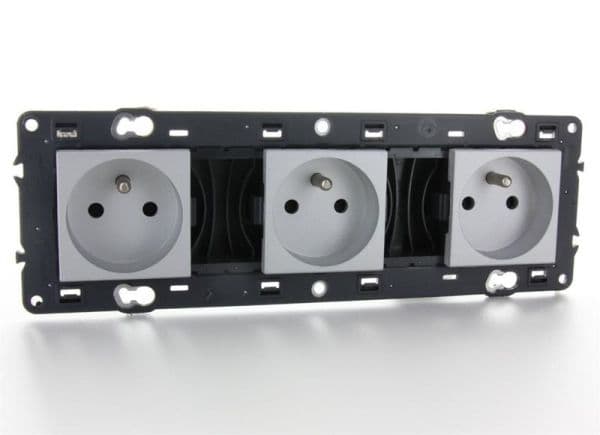 Valena prise 3 x 2 pôles + T précâblée appareil complet Alu à vis vue 1